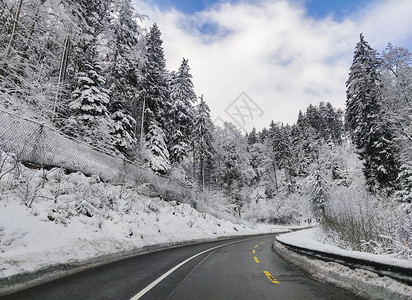 冬季雪景公路图片