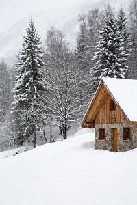 冬季雪景木屋图片