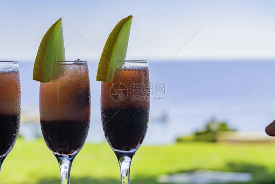 夏季热带水果鸡尾酒图片