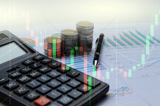 数字银行商业计算器硬币财务图表和办公桌纸笔背景股票图的双重以及账单图片