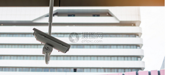 观察技术具有办公室或建筑物背景的现代安保摄像头用于记录和对危险停车场进行财产保护的Ccctv电路图片
