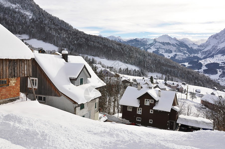 冬季雪景村庄图片