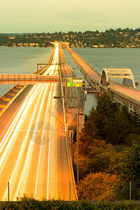 太平洋运输西方美国华盛顿州西雅图大都会地区华盛顿湖上空的霍默穆罕德哈利纪念桥图片