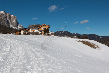 冬季雪景村庄图片