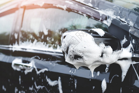 肥皂水打扫洗涤采用活泡沫肥皂商业清洁洗服务概念进行户外洗车图片