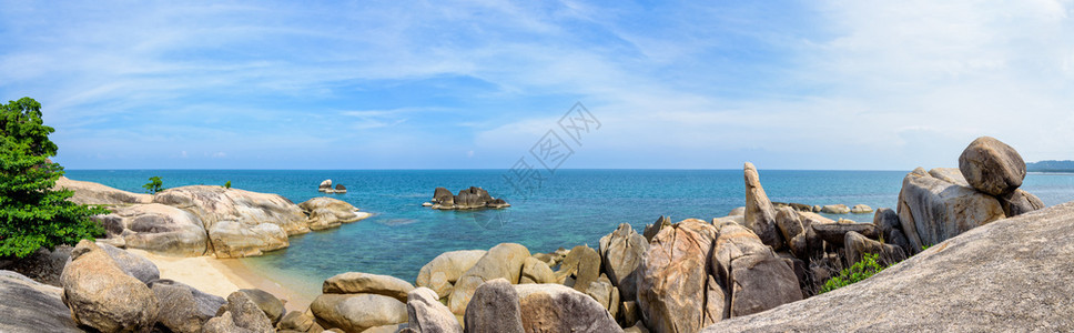 艾蓝色的海景PanoramaHinTaYai泰国素叻他尼省苏梅岛Lamai海滩夏日天空下蓝色大海附近异国岩石岸线的美丽自然景观Y图片