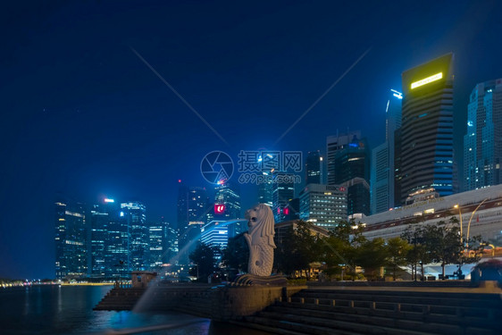 风景日落全SINGAPORE自由3Merlion公园和新加坡商业区与城市MarinaBay海湾于20年月3日晚间在新加坡Merl图片