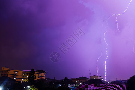 雨季的雷和飓风季节的暴闪电雨在飓风季节开印度云自然图片