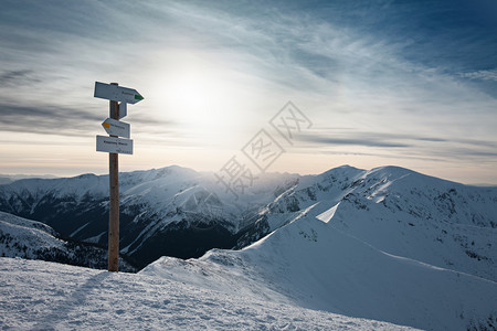 塔特拉斯山扎科帕内Zakopane波兰的塔特拉斯山箭标采取雪堆最佳图片