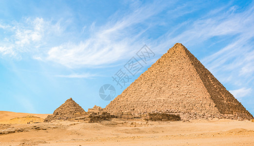 埃及Giza沙漠的Menkaur大金字塔埃及Menkaur金字塔埃及人高原景观图片