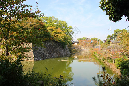 象征观光遗迹日本京山城堡残骸和废墟周围的莫阿特城堡图片