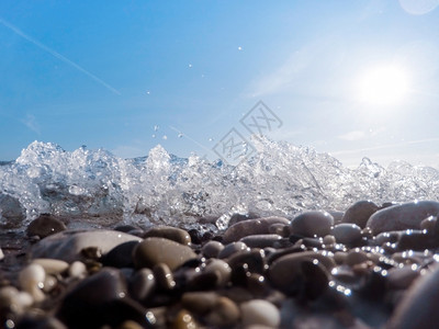 海浪从摄像机上传过来的近视照片干净丰富多彩支撑图片