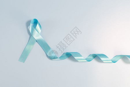 提高前列腺癌认识运动概念Menrrrsqopos健康概念蓝底背景支持患癌症男子标志的浅蓝色长尾丝带瘤抓住活动图片