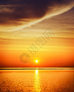 晴天宁静的海面上美丽日落魔法泰国图片