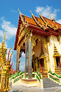 天空传统的佛教泰国Samui岛WatPlaiLaem寺庙综合体图片