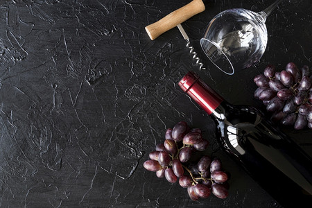 酒红色放木头顶视图瓶酒分辨率和高品质美图顶视瓶酒高品质和分辨率美图概念葡萄酒背景
