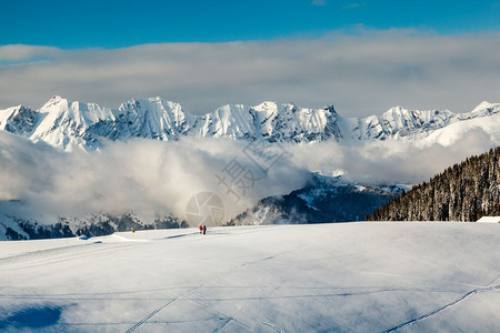 冬季雪山风光图片