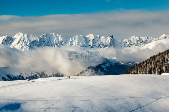 冬季雪山风光图片