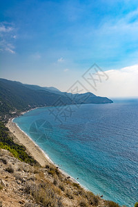 岩石海岸2016年8月3日希腊Pefkoulia海滩的Lefkada岛希腊Pefkoulia海滩悬崖图片
