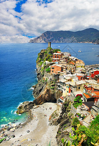海岸风景优美Cinqueterre意大利Vernazza村Liguria著名的公园地标图片