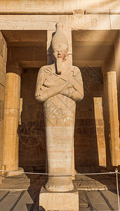 废墟古老的太阳光照下哈什丘普特寺的埃及神像哈什丘普特寺的埃及神像女图片