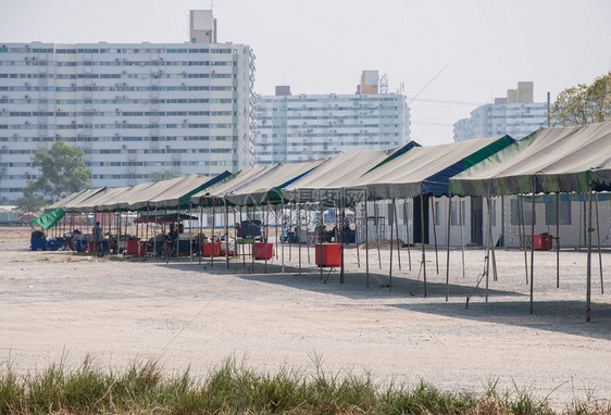 活动贸易高公寓区附近当地周末市场吉布框架帐篷一行的挂老图片