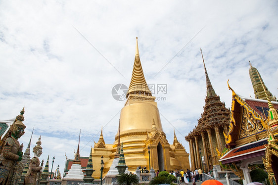 颜色WathraKaew是泰国在曼谷的主要旅游景点位于泰国独有的美观艺术盛大图片