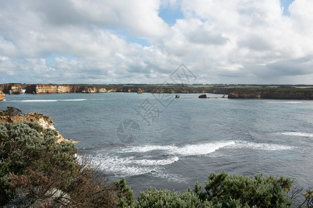 海浪澳大利亚南维多州大洋路旁崎岖的海岸线位于澳大利亚南维多州明尼斯景观图片