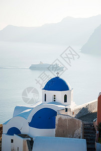磨钟楼OiaSantorini希腊以浪漫和美丽的日落闻名伊亚图片
