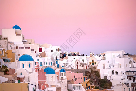 水浪漫的山OiaSantorini希腊以美丽的浪漫日落闻名图片