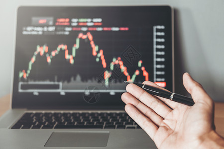 成功贸易职业讨论和分析股票市场交易图表股市概念和并分析证券交易的图表图片