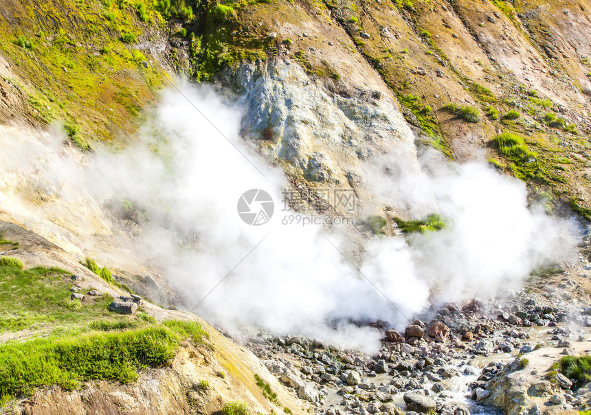 夏天地球自然俄罗斯堪察卡的穆特诺夫斯基火山上的Geysers图片