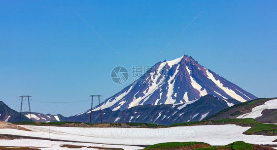 塔架俄罗斯远东地区堪察加半岛维留钦斯基山口沿线的高压输电路堪察加半岛维留琴斯基山口沿线的高压输电路传送伏特图片