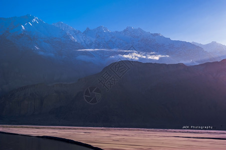 旅行美丽的温度易德利山谷图片