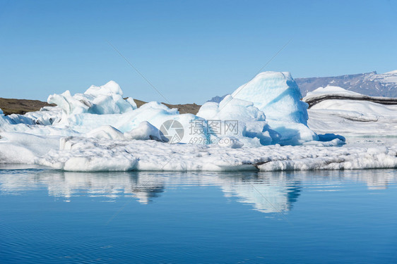 旅游冰岛Jokulsarlon冰川环礁湖山的美景全球变暖概念选择重点蓝色的漂浮图片