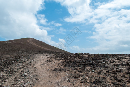 顶峰石头通往洛基山坡的路径领导图片