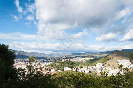 西班牙Gibralafaro山顶的马拉加城市景色汽车历史斗争图片