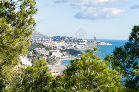 景观从Gibralafaro山顶的马拉加城市景色明信片观图片