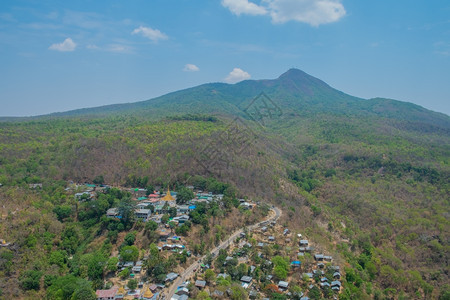 高的缅甸东南亚和的波帕山村精神景观图片