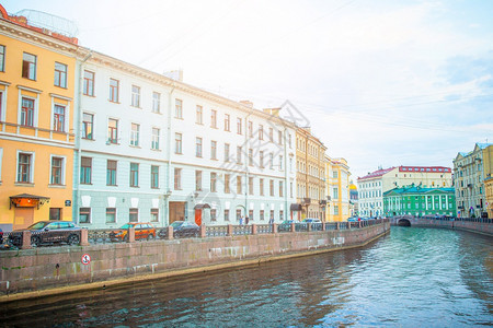 风景优美俄罗斯圣彼得堡20年6月15日俄罗斯圣彼得堡市内瓦河古街和堤圣彼得堡市内瓦河古街和堤建造镇图片