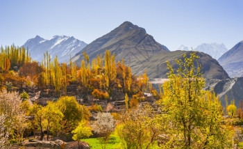 巴基斯坦北部地区秋季的Hunza山谷美丽的地貌景观旅行阴影热带图片