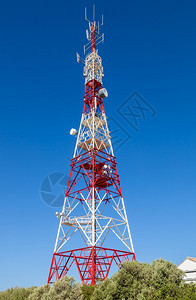 信息技术西班牙CadizPuertoReal通讯塔上有着美丽的蓝色天空通信塔台阿科斯图片