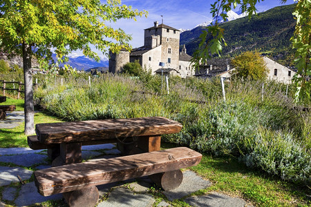 美丽自然如画valledAosta的中世纪城堡SarrioddeLaTour意大利图片