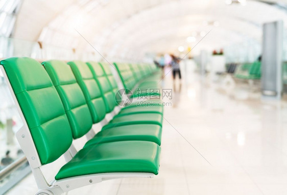 城市的地面机场终点站起出发客座有阳光选择地聚焦运输和旅行概念的机场候厅图片