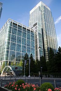 场景河伦敦人金融区著名的摩天大厦CanaryWharf摩天大楼图片