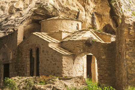 植物佩内特利Davelis洞穴所附属的东正教修道院Penteli是雅典北部一座山希腊东正教修道院Davelis洞穴所附属的希腊东图片