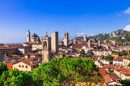 场景旅游Bergamo意大利米兰隆巴迪亚附近美丽的中世纪镇历史图片
