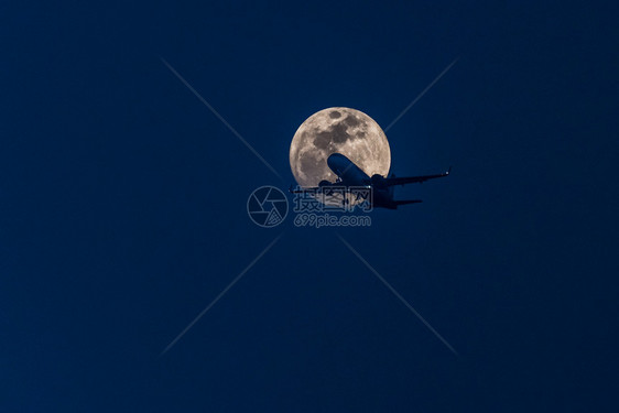 偏僻的2018年月3日印度新德里2018年月3日一架飞机在月食SwapanBanikalamyLiveNews的前一天满种图片