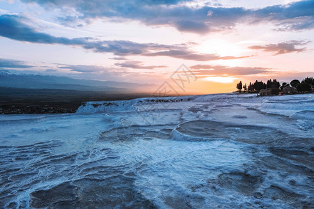 透明遗产旅游代尼兹利古希拉波斯的日落景观棉花堡tranvanter池图片