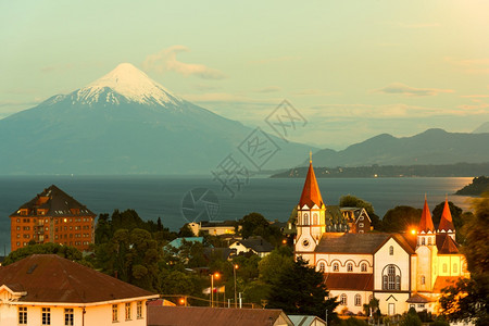 智利Llanquihue湖沿岸的Varas港和Osorno火山背面的OsornoVolcano美洲吸引力拉丁图片